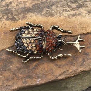 AMAZING crystal brown beetle bug brooch pin gold Big pin rhinestones New
